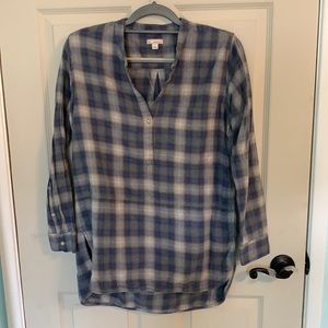 Gap S blue, gray, white plaid long sleeve shirt.